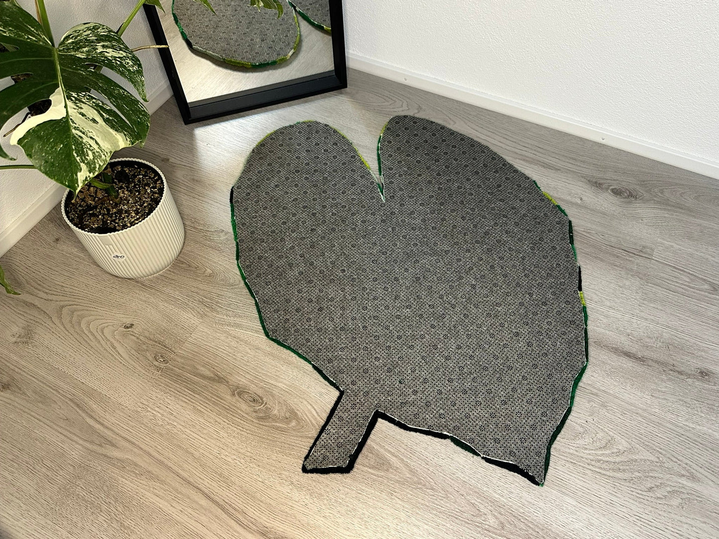 Alocasia Blatt Teppich Hinten