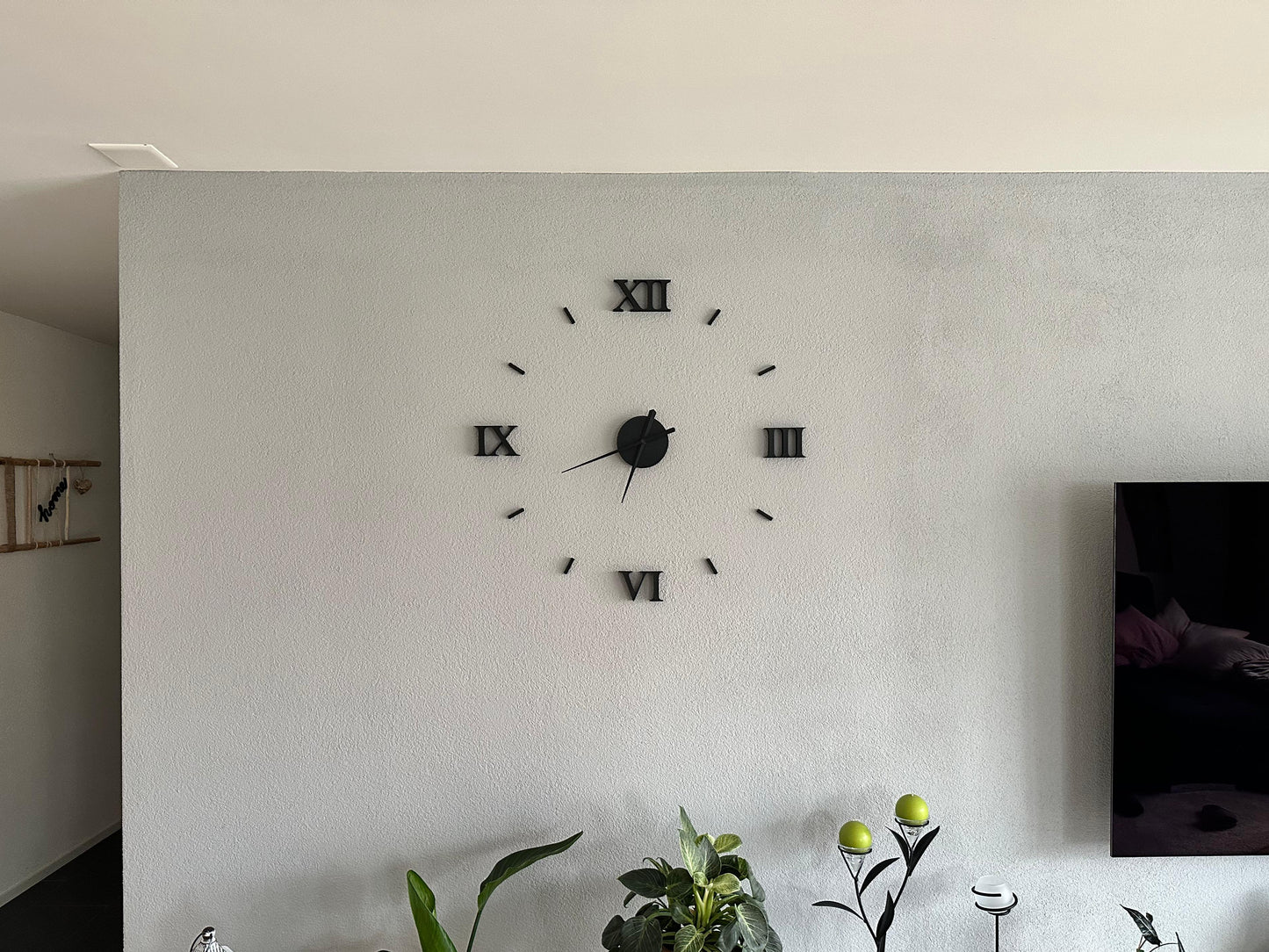 Grosse moderne Wanduhr römische Ziffern