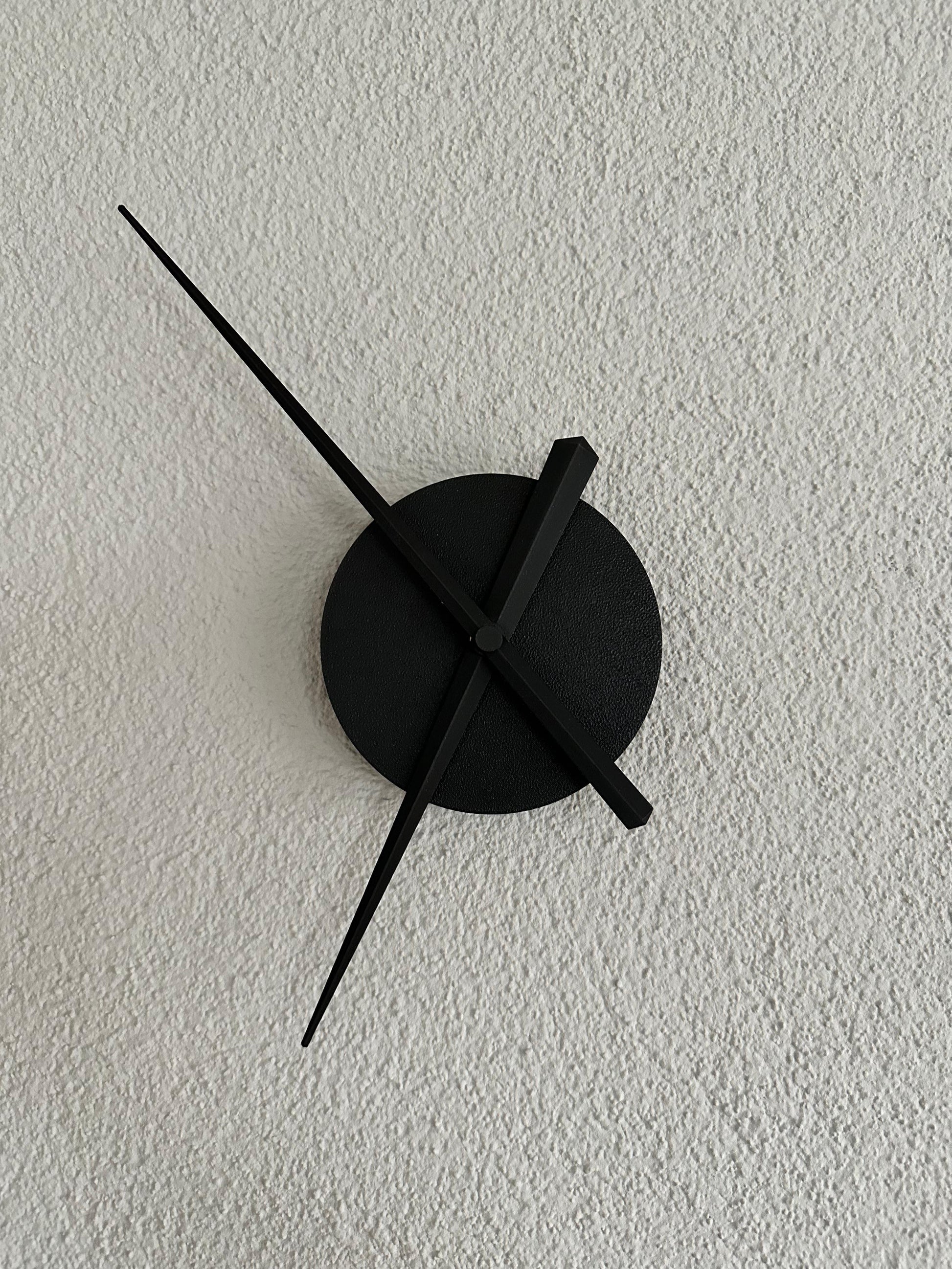 Grosse moderne Wanduhr römische Ziffern Uhrwerk