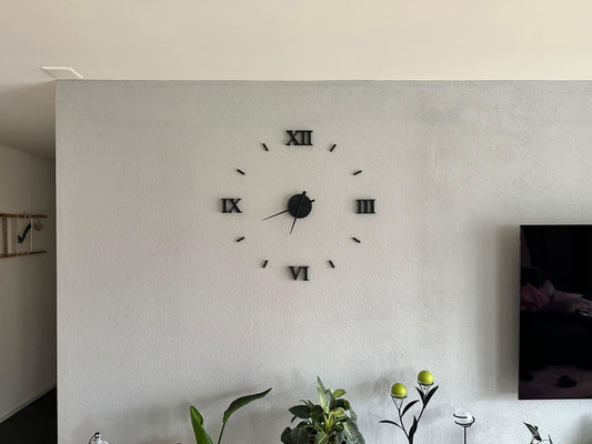 Grosse moderne Wanduhr römische Ziffern