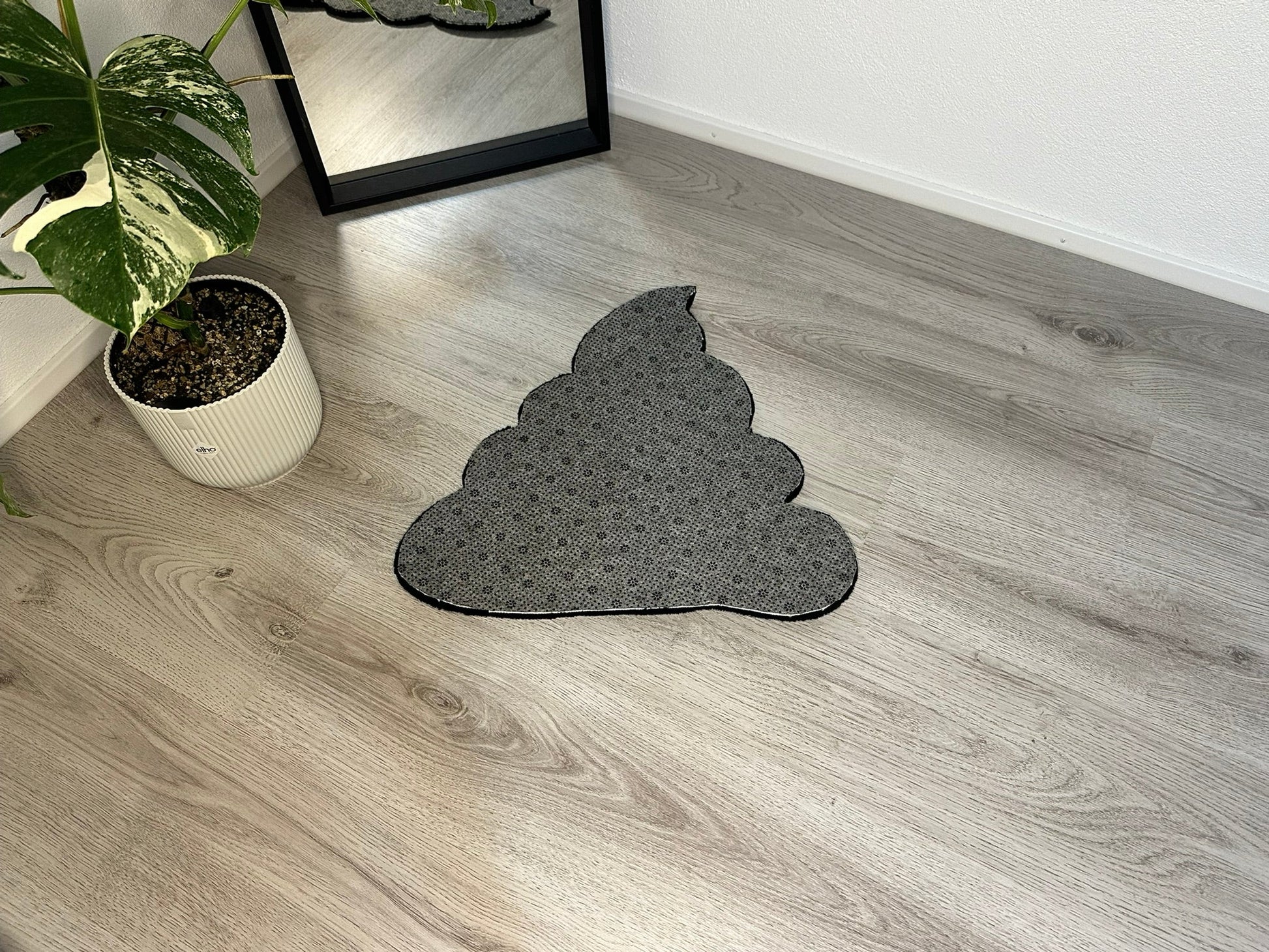 Poope Emoji Teppich Hinten